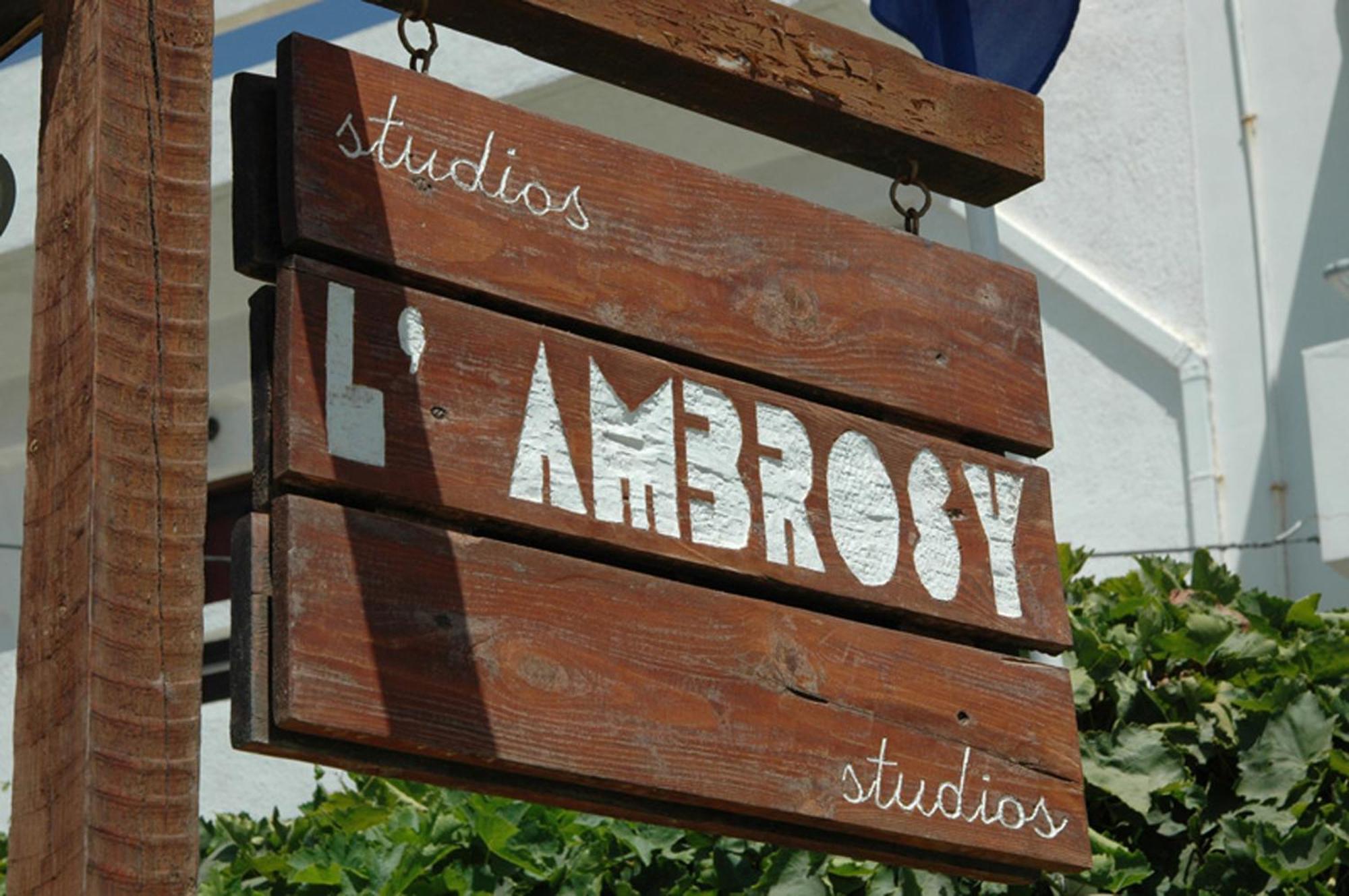 Ambrosia studios Makrýgialos Exterior foto